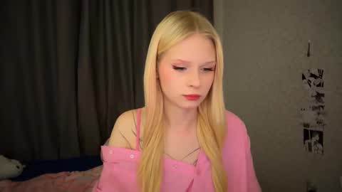 Snapshot of sweetielis chatting on January 19, 2:06 pm sweetie Lisa3 online show from January 19, 2:06 pm
