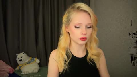 Snapshot of sweetielis chatting on January 20, 2:14 pm sweetie Lisa3 online show from January 20, 2:14 pm