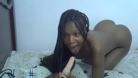 Snapshot of sweetkarin22 chatting on October 22, 1:31 am sweetkarin22 online show from October 22, 1:31 am