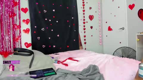Snapshot of sweetkiitty3 chatting on February 20, 9:44 am sweetkiitty3 online show from February 20, 9:44 am