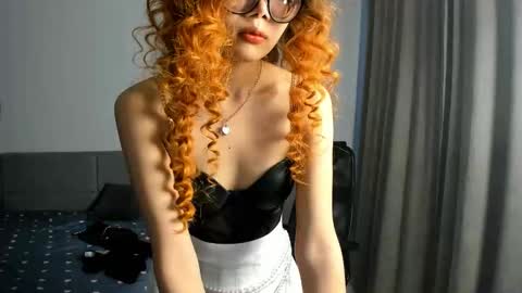 Nabilla online show from November 17, 11:13 am