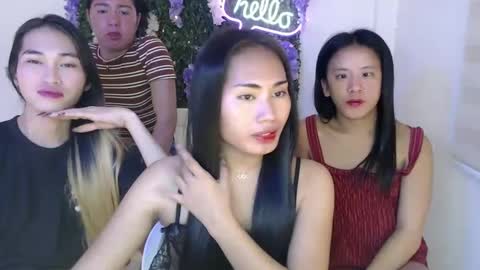 Snapshot of sweetladyboyx chatting on February 3, 1:52 am online show from February 3, 1:52 am