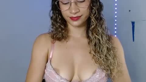 SWEET LATINA online show from July 3, 7:40 pm