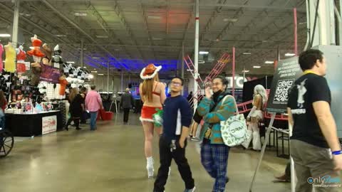 Snapshot of sweetlaurasaenz chatting on December 7, 1:30 am Laura Saenz Geminis online show from December 7, 1:30 am