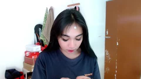 Snapshot of sweetlilly_18 chatting on February 18, 5:09 am Lilly online show from February 18, 5:09 am