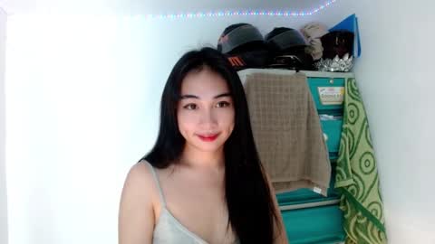Snapshot of sweetlilly_18 chatting on February 6, 2:11 am Lilly online show from February 6, 2:11 am