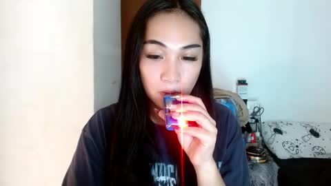 Snapshot of sweetlilly_18 chatting on December 20, 3:31 pm Lilly online show from December 20, 3:31 pm