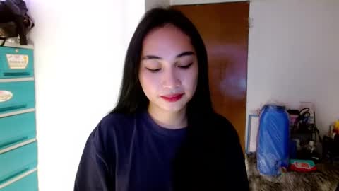 Snapshot of sweetlilly_18 chatting on January 22, 12:06 pm Lilly online show from January 22, 12:06 pm