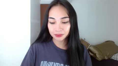 Snapshot of sweetlilly_18 chatting on December 7, 5:37 pm Lilly online show from December 7, 5:37 pm