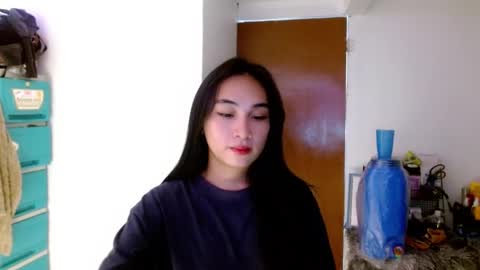 Snapshot of sweetlilly_18 chatting on January 23, 2:44 am Lilly online show from January 23, 2:44 am