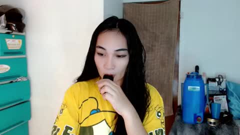 Snapshot of sweetlilly_18 chatting on January 11, 12:18 pm Lilly online show from January 11, 12:18 pm