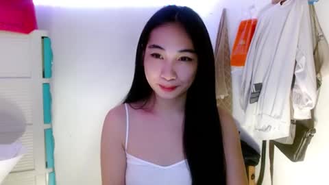 Snapshot of sweetlilly_18 chatting on March 12, 2:20 am Lilly online show from March 12, 2:20 am