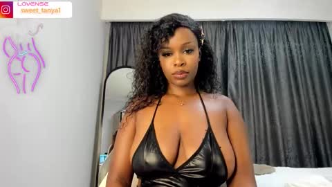 sweetlipsy online show from October 7, 5:36 am