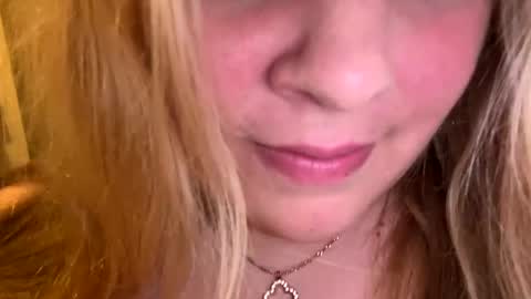 Snapshot of sweetlisa92 chatting on March 6, 8:05 pm Lisa online show from March 6, 8:05 pm