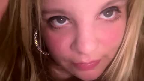 Snapshot of sweetlisa92 chatting on March 11, 4:29 pm Lisa online show from March 11, 4:29 pm