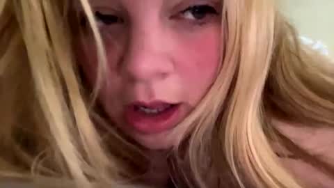 Snapshot of sweetlisa92 chatting on February 21, 2:06 pm Lisa online show from February 21, 2:06 pm