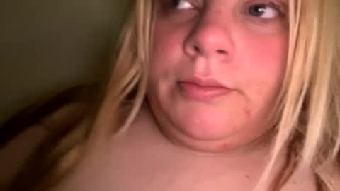 Snapshot of sweetlisa92 chatting on February 28, 4:20 pm Lisa online show from February 28, 4:20 pm