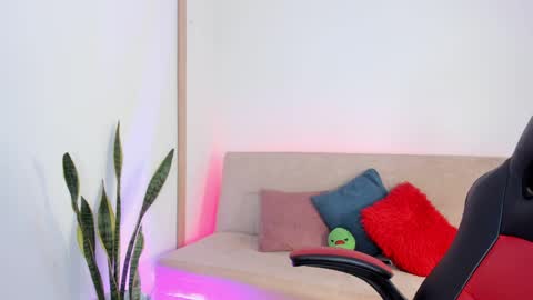 instagram sweetluna 0 online show from April 6, 11:44 am