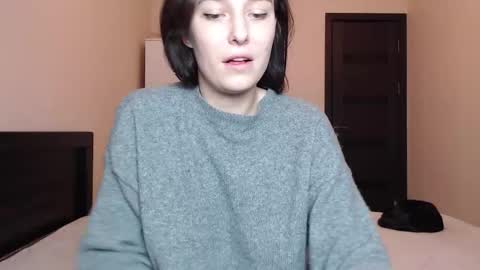 Mia online show from December 3, 7:36 pm