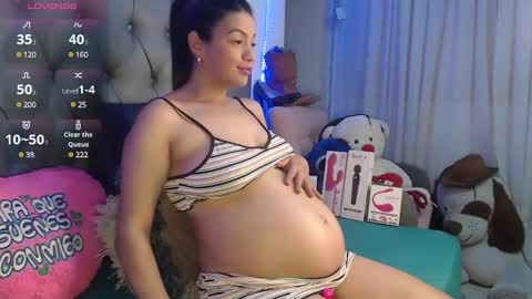 Snapshot of sweetmom12 chatting on December 13, 7:32 pm Sweetmom12 online show from December 13, 7:32 pm