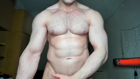 Snapshot of sweetmuscles_boy chatting on February 10, 4:36 pm Lorenzo online show from February 10, 4:36 pm