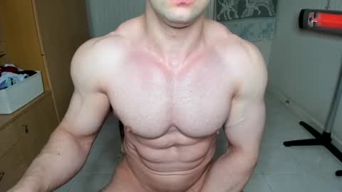 Snapshot of sweetmuscles_boy chatting on February 18, 4:58 pm Lorenzo online show from February 18, 4:58 pm