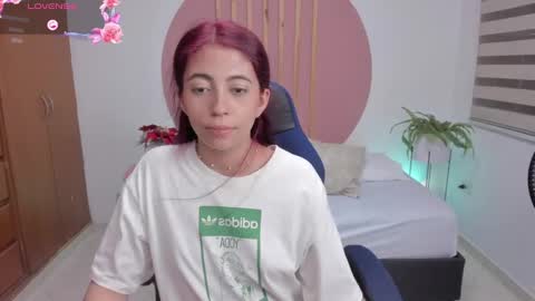 Snapshot of sweetpeach_20 chatting on February 8, 10:40 pm sweetpeach_20 online show from February 8, 10:40 pm