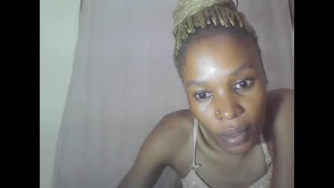 ESTHER online show from February 10, 6:24 pm