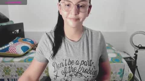 Snapshot of sweetsquirtx23 chatting on January 17, 2:39 am lili online show from January 17, 2:39 am