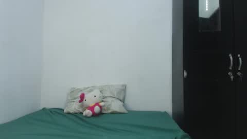 Snapshot of sweett_19 chatting on December 19, 4:56 am Andrea online show from December 19, 4:56 am