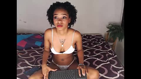 Snapshot of sweett_19 chatting on December 11, 4:07 am Andrea online show from December 11, 4:07 am