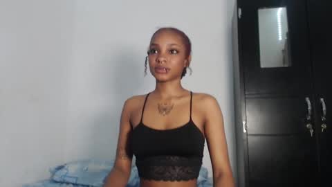 Snapshot of sweett_19 chatting on February 11, 6:40 am Andrea online show from February 11, 6:40 am