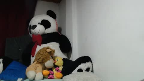 Snapshot of sweett_candy1 chatting on February 14, 5:41 am sweett_candy1 online show from February 14, 5:41 am