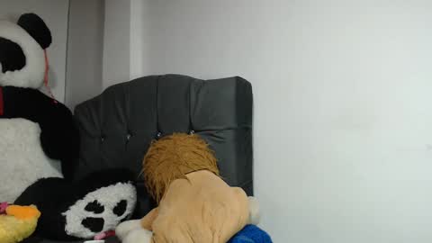 Snapshot of sweett_candy1 chatting on March 7, 4:02 am sweett_candy1 online show from March 7, 4:02 am