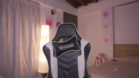 Cat independent model  online show from November 23, 12:41 am