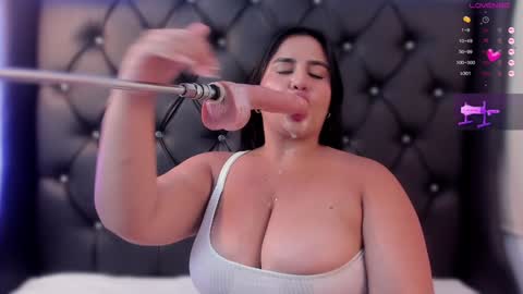 Snapshot of sweett_katty_ chatting on January 20, 10:37 pm 1430 - 22-00 online show from January 20, 10:37 pm