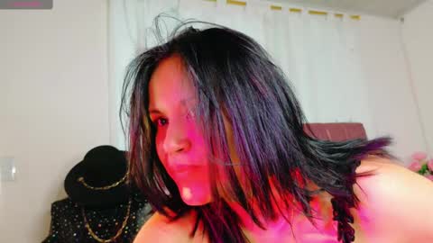 Snapshot of sweetx_miracle chatting on February 27, 3:08 am Malena online show from February 27, 3:08 am