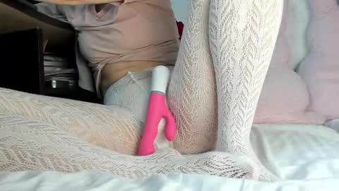 Snapshot of sweety_cum chatting on February 2, 1:45 am Mia online show from February 2, 1:45 am