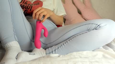 Snapshot of sweety_cum chatting on February 7, 12:53 am Mia online show from February 7, 12:53 am