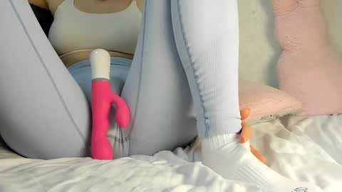 Snapshot of sweety_cum chatting on February 4, 1:12 am Mia online show from February 4, 1:12 am