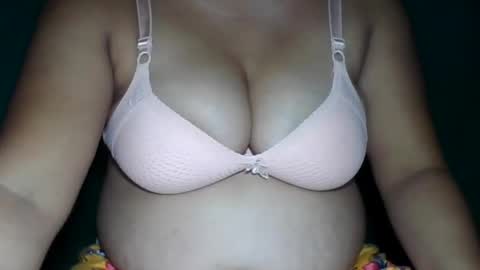 Snapshot of sweety_kaye29 chatting on December 7, 7:54 am sweety_kaye29 online show from December 7, 7:54 am