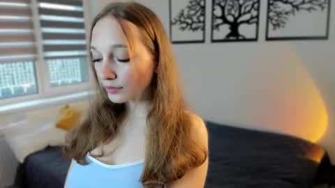 Snapshot of sweety_xis chatting on September 14, 2:51 pm Bella . online show from September 14, 2:51 pm