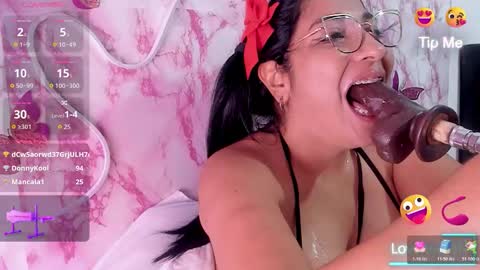 Snapshot of sweetyblowjob19 chatting on October 18, 12:20 pm Lina online show from October 18, 12:20 pm