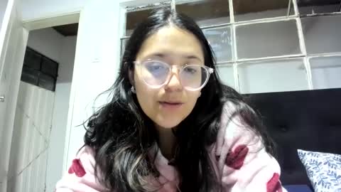Snapshot of sweetyypeach chatting on January 4, 3:50 am sweetyypeach online show from January 4, 3:50 am