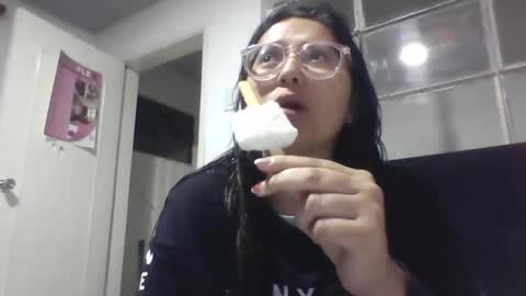 Snapshot of sweetyypeach chatting on February 13, 12:57 am sweetyypeach online show from February 13, 12:57 am
