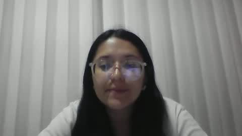 Snapshot of sweetyypeach chatting on January 3, 4:00 am sweetyypeach online show from January 3, 4:00 am