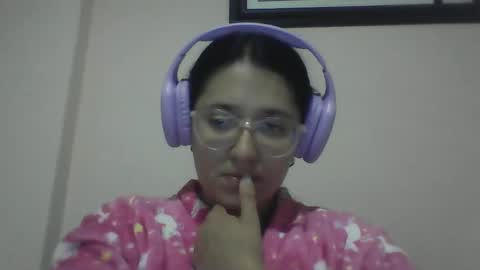 Snapshot of sweetyypeach chatting on March 2, 3:34 am sweetyypeach online show from March 2, 3:34 am