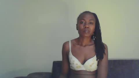 Snapshot of swtebony1 chatting on February 6, 10:32 pm ALICIA online show from February 6, 10:32 pm