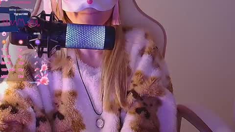 Snapshot of sydney_max chatting on February 27, 2:25 am Milena online show from February 27, 2:25 am
