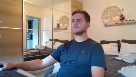 syl092 online show from September 30, 5:01 pm